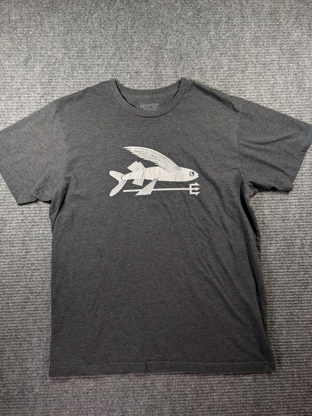 Patagonia T-Shirt Salmon Flying Fish Trident Mens Lg Slim Fit Comfort Outdoor